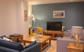 Stylish Flat In Central Tenby & Free Parking